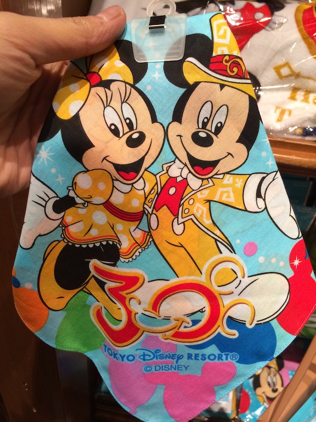 30周年ミッキーやミニーちゃん、ドナルドのファンキャップが2900円→2300円になっています
